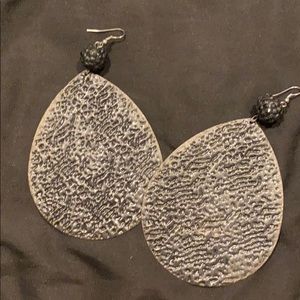 Vintage looking black earrings